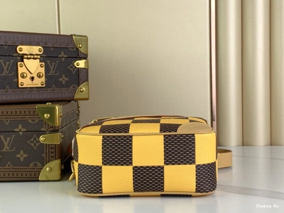 Chess LOUIS Messenger-24*24*8CM VUITTON 0729